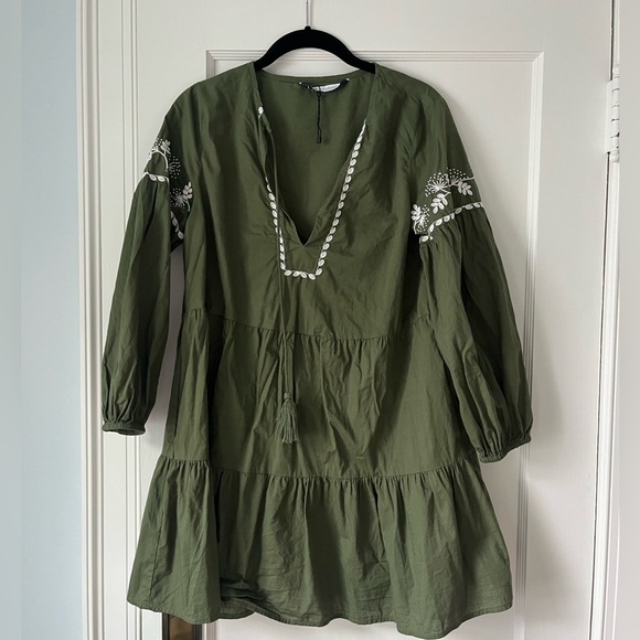 Zara Mini Green Embroidered Dress Like New - Picture 2 of 9